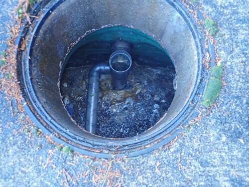 FRP製浄化槽　浄化槽漏水時の修繕工事